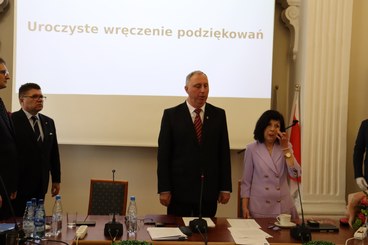 Za nami uroczysta sesja Rady Miejskiej w Wieluniu. Było wiele podziękowań za wspólną pracę na rzecz samorządu